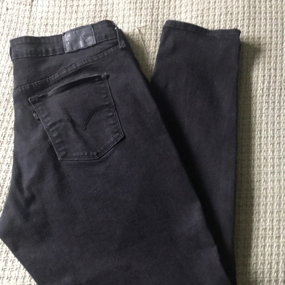 Levi's Denim - Levi’s 711 Skinny Jeans Gently Used